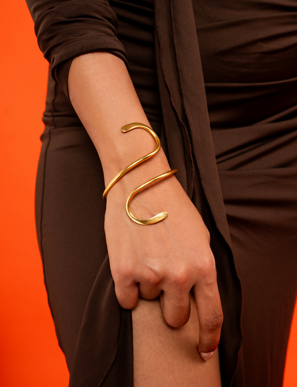 Dramatic Turn Bracelet - Gold