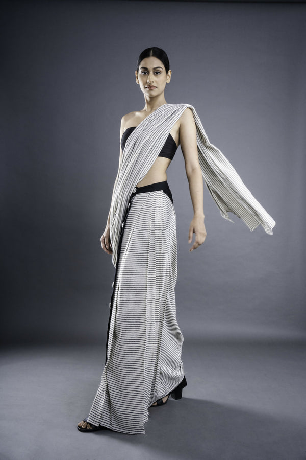 STRIPED BUTTON SAREE