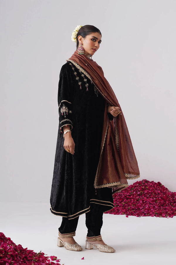 Nazli Set