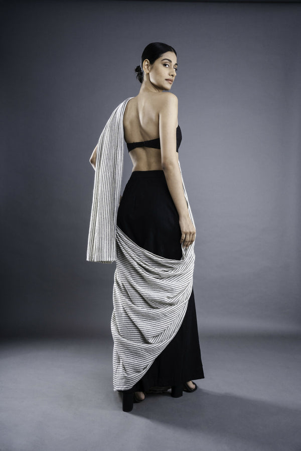 STRIPED BUTTON SAREE
