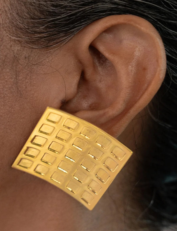 Kitthh Mega Studs Gold