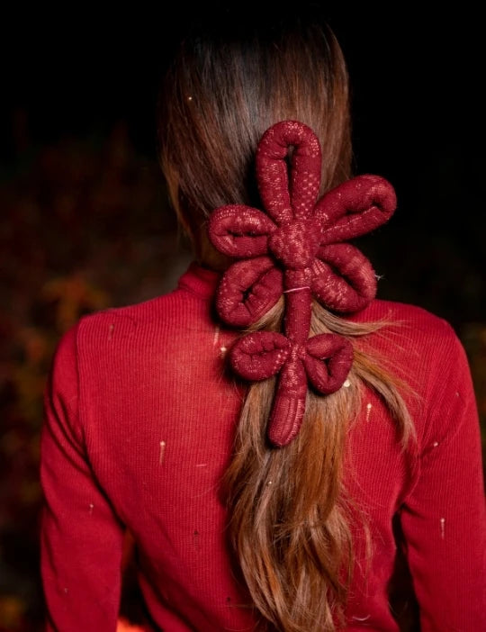 TOUCH ME NOT HAIRCLIP