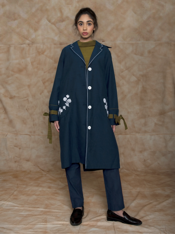 Trench with side Pocket