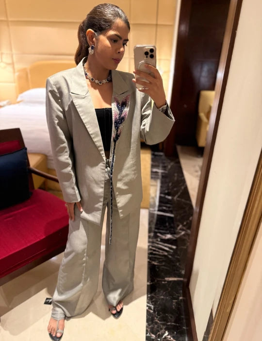Hanging Lapel Embroidered Blazer