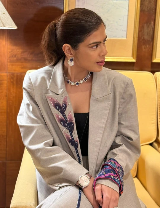 Hanging Lapel Embroidered Blazer