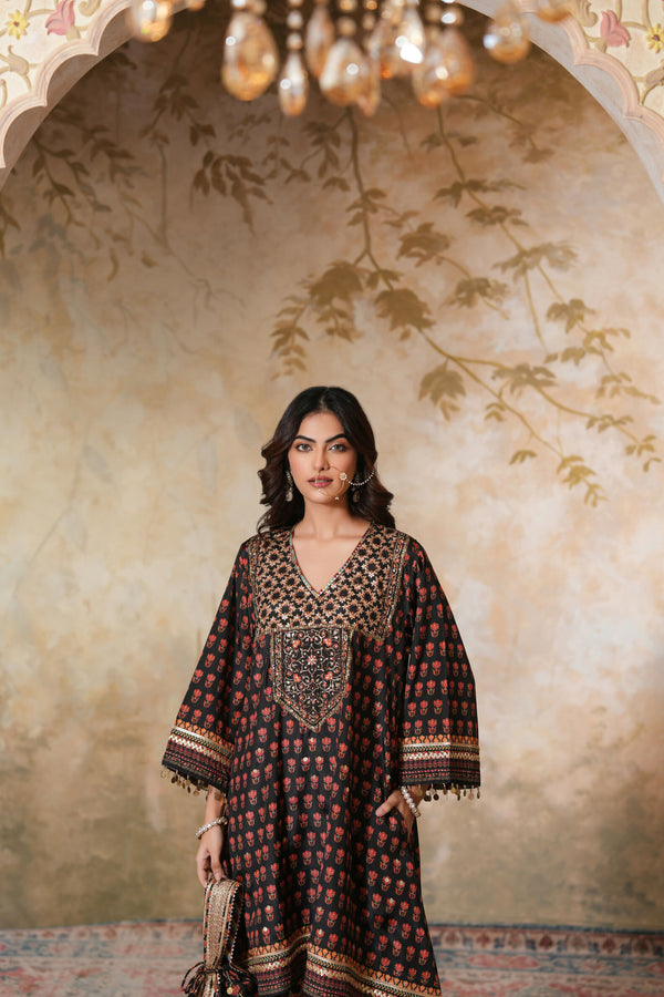 Siyah Sitara Kurta Set With Dupatta